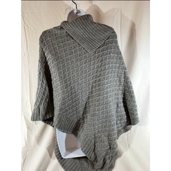 V. FRAAS Gray Scarf Poncho 100% Acrylic. One Size. Shrug. - Picture 4 of 6